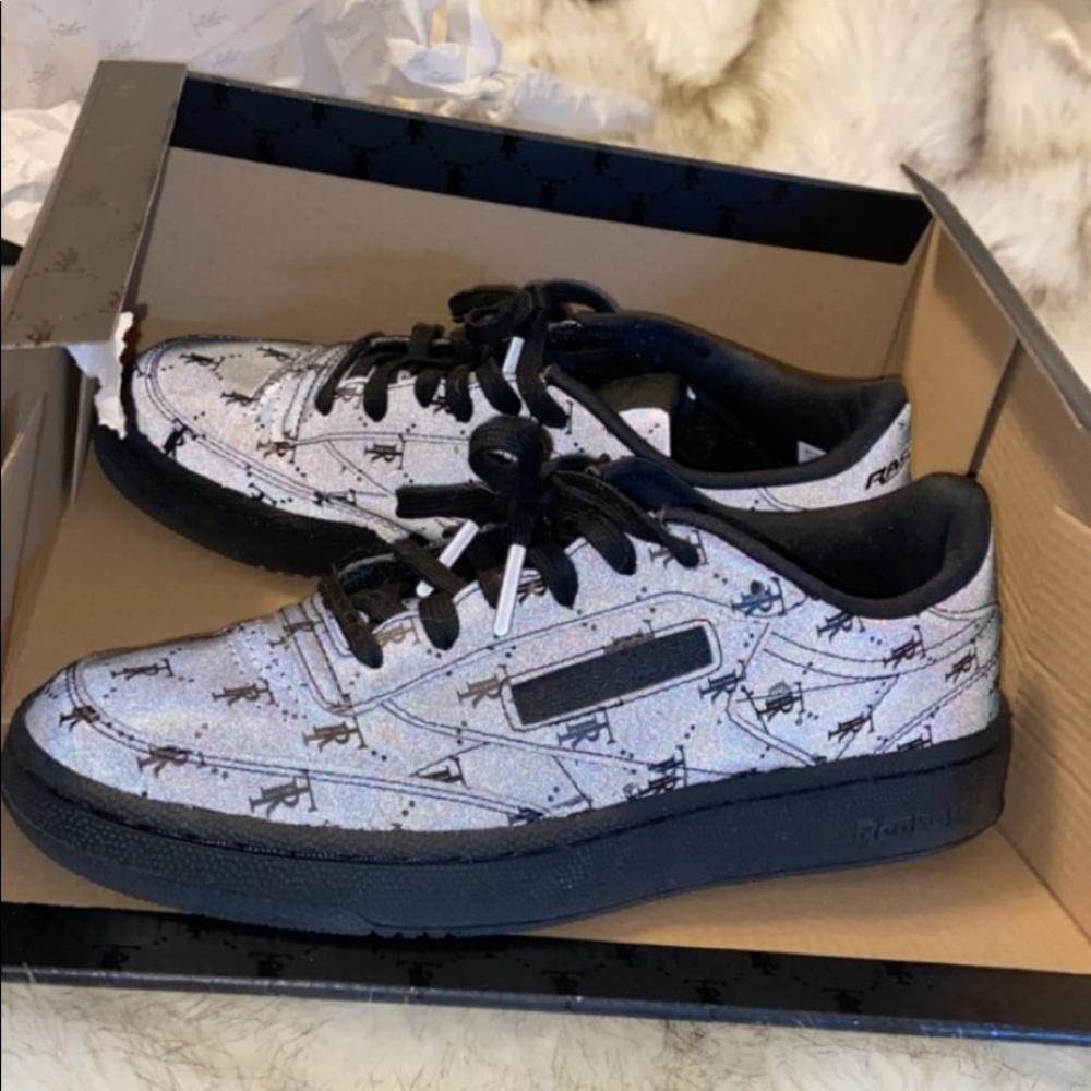 Tresrasche reebok sneakers